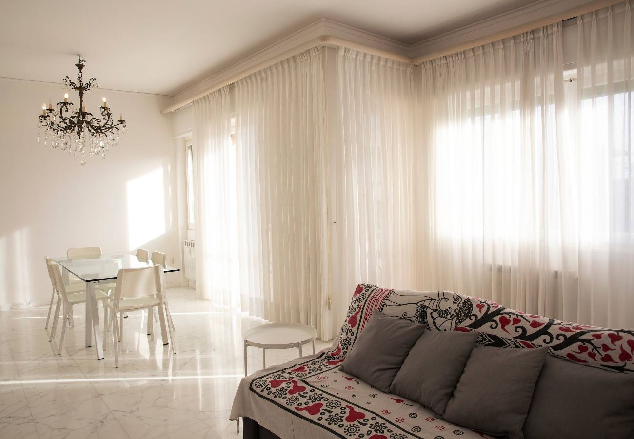 Apartment in Genoa - Casa di Pier&Chico - Corso Europa 1634