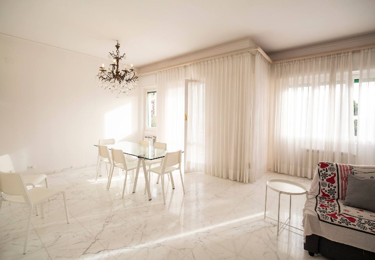 Apartment in Genoa - Casa di Pier&Chico - Corso Europa 1634