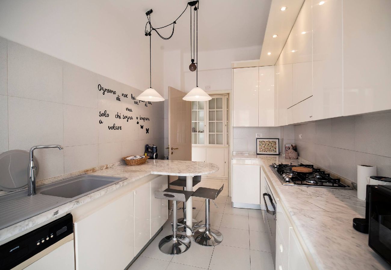Apartment in Genoa - Casa di Pier&Chico - Corso Europa 1634