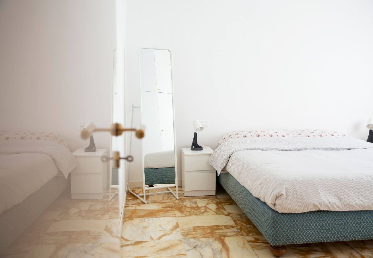 Apartment in Genoa - Casa di Pier&Chico - Corso Europa 1634
