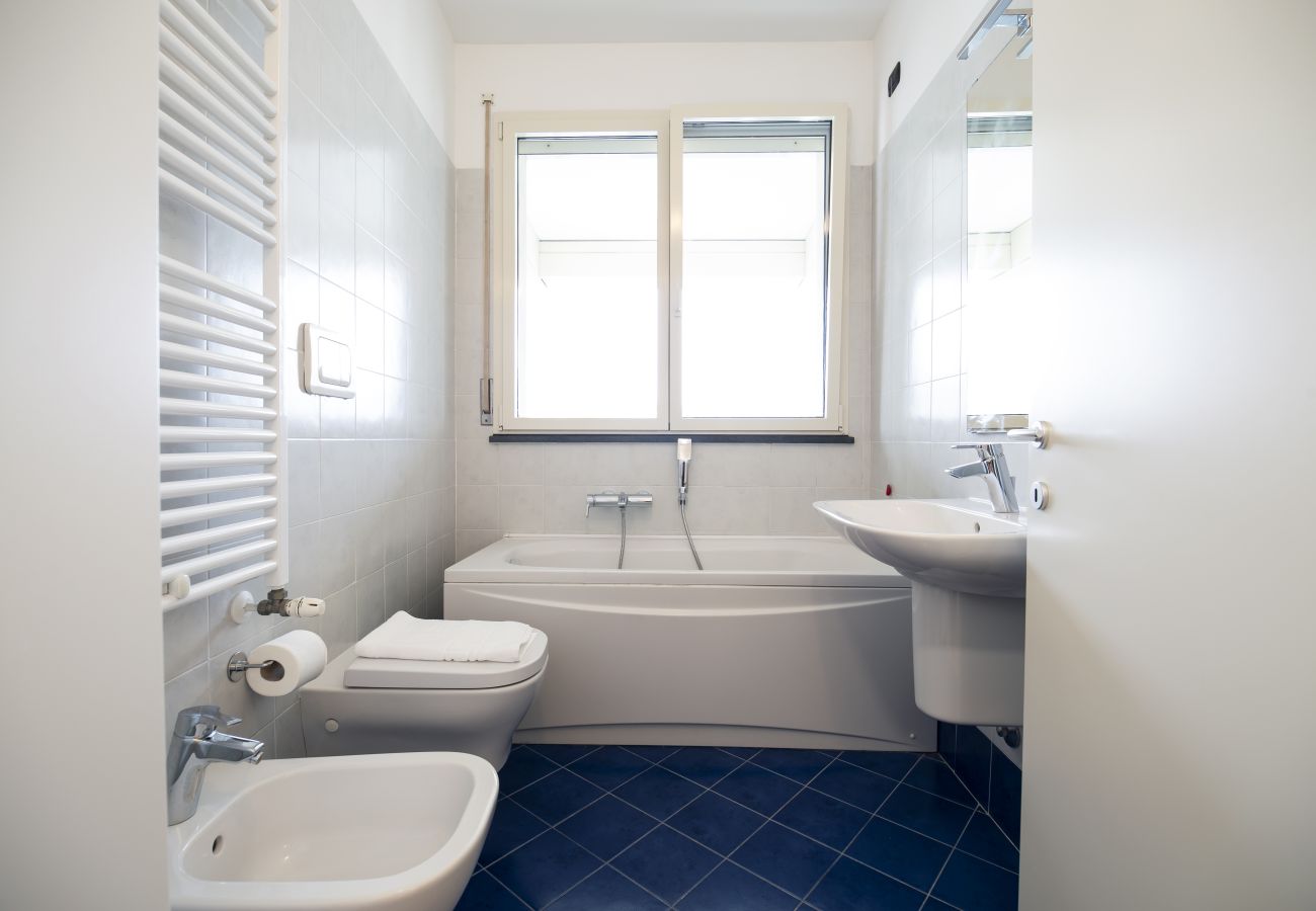 Apartment in Genoa - Panorama Zena - Piazza Baldini 4