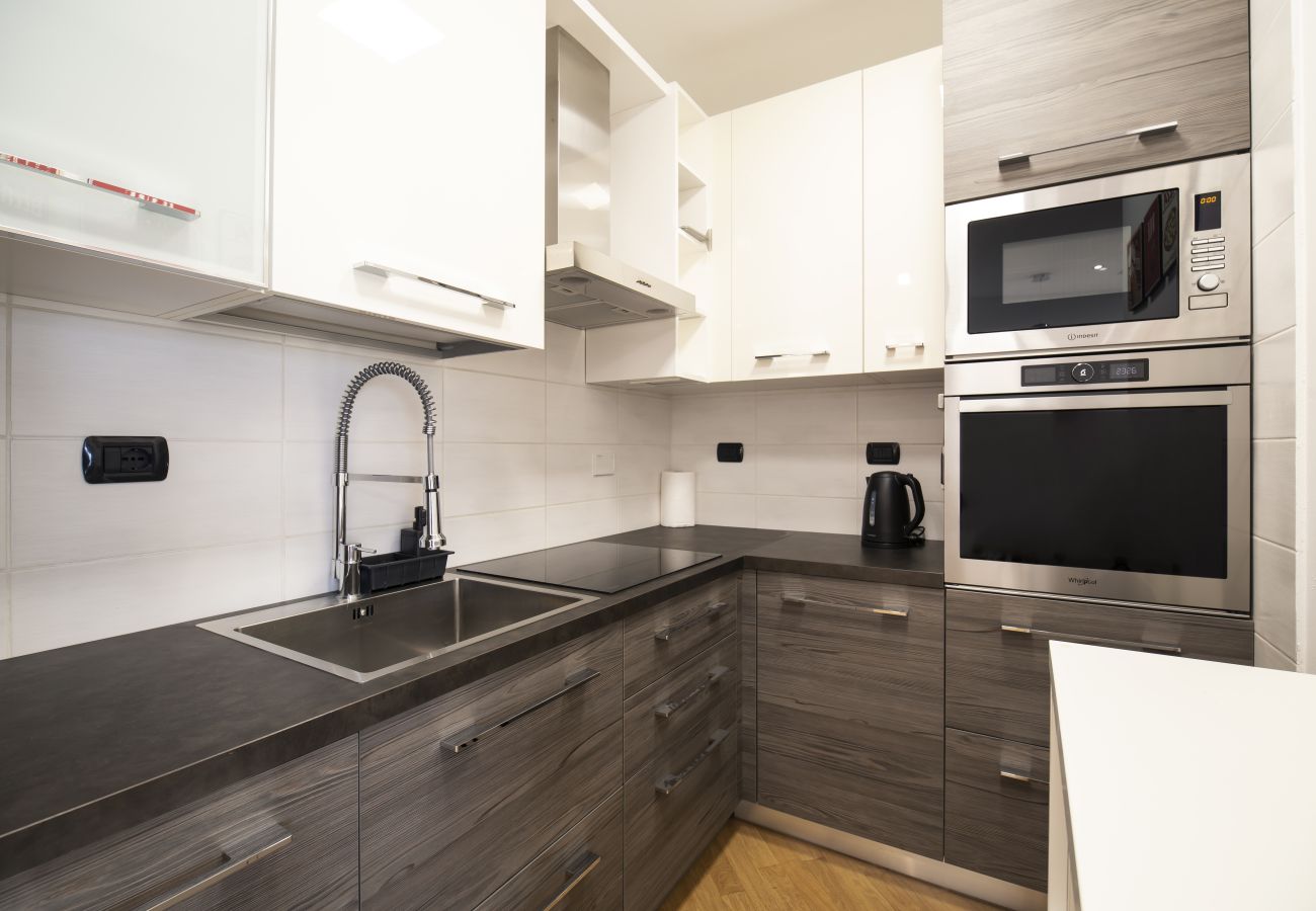 Apartment in Genoa - Panorama Zena - Piazza Baldini 4