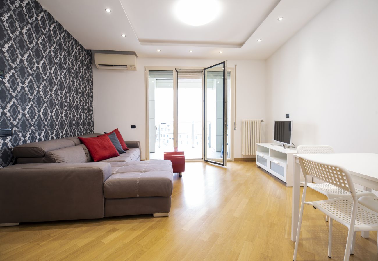 Apartment in Genoa - Panorama Zena - Piazza Baldini 4