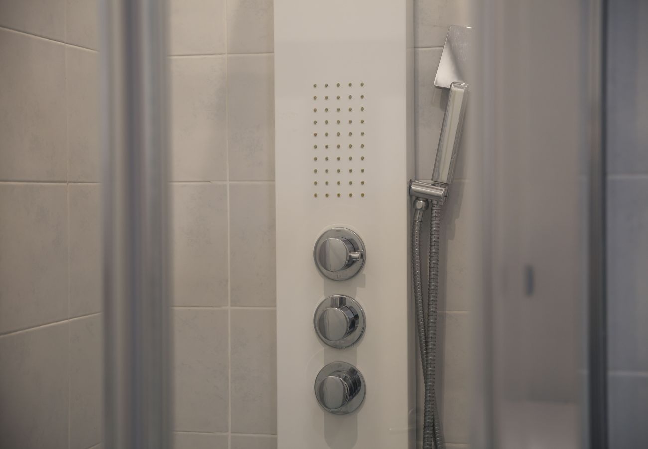 Apartment in Genoa - Panorama Zena - Piazza Baldini 4