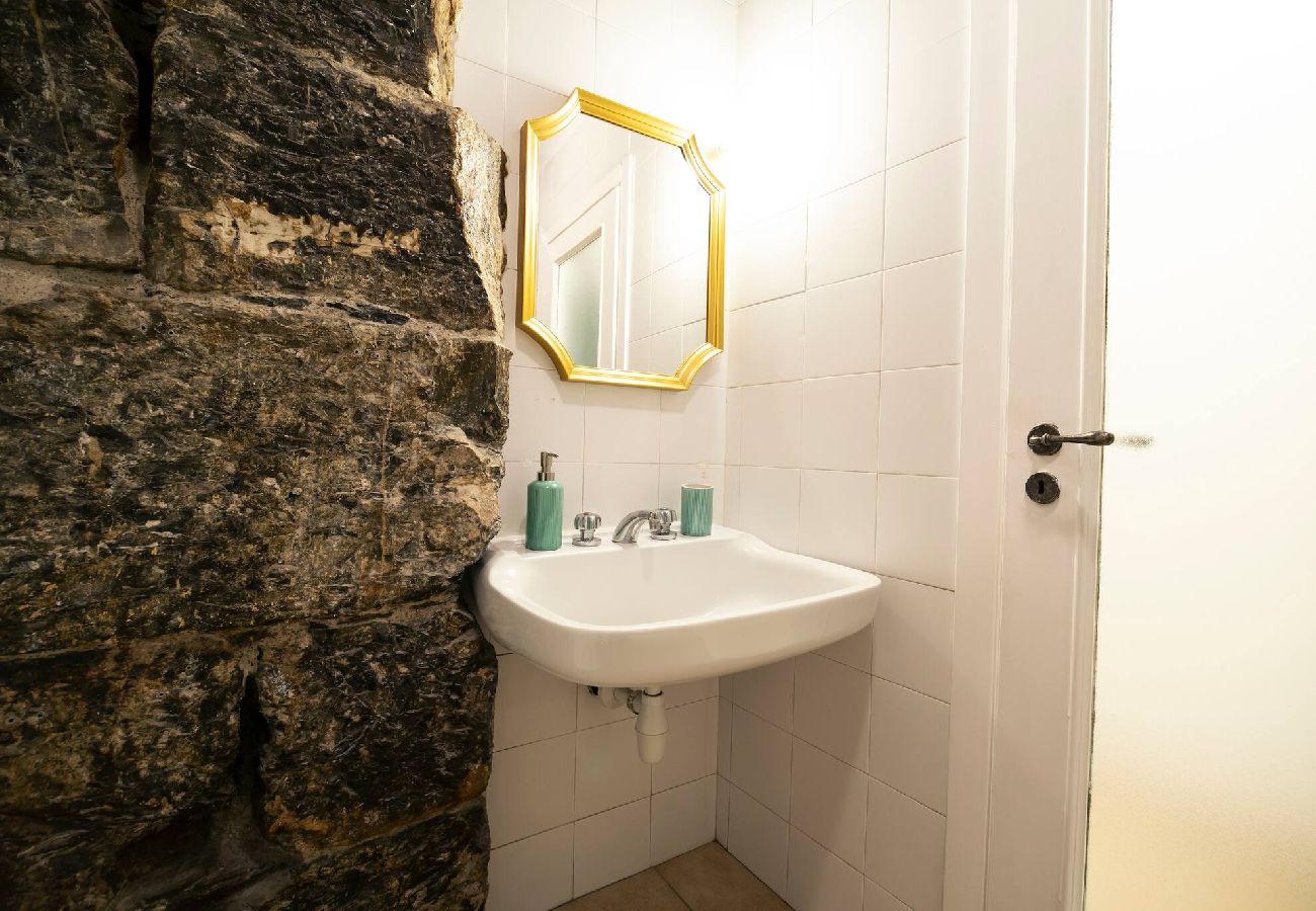 Apartment in Genoa - Casa del Borgo - Salita Famagosta 9