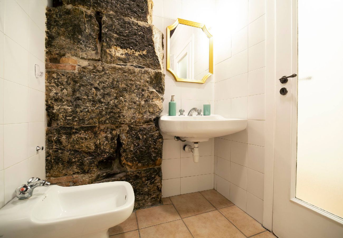 Apartment in Genoa - Casa del Borgo - Salita Famagosta 9