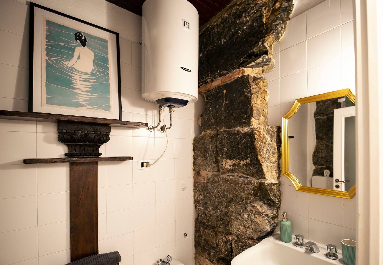 Apartment in Genoa - Casa del Borgo - Salita Famagosta 9