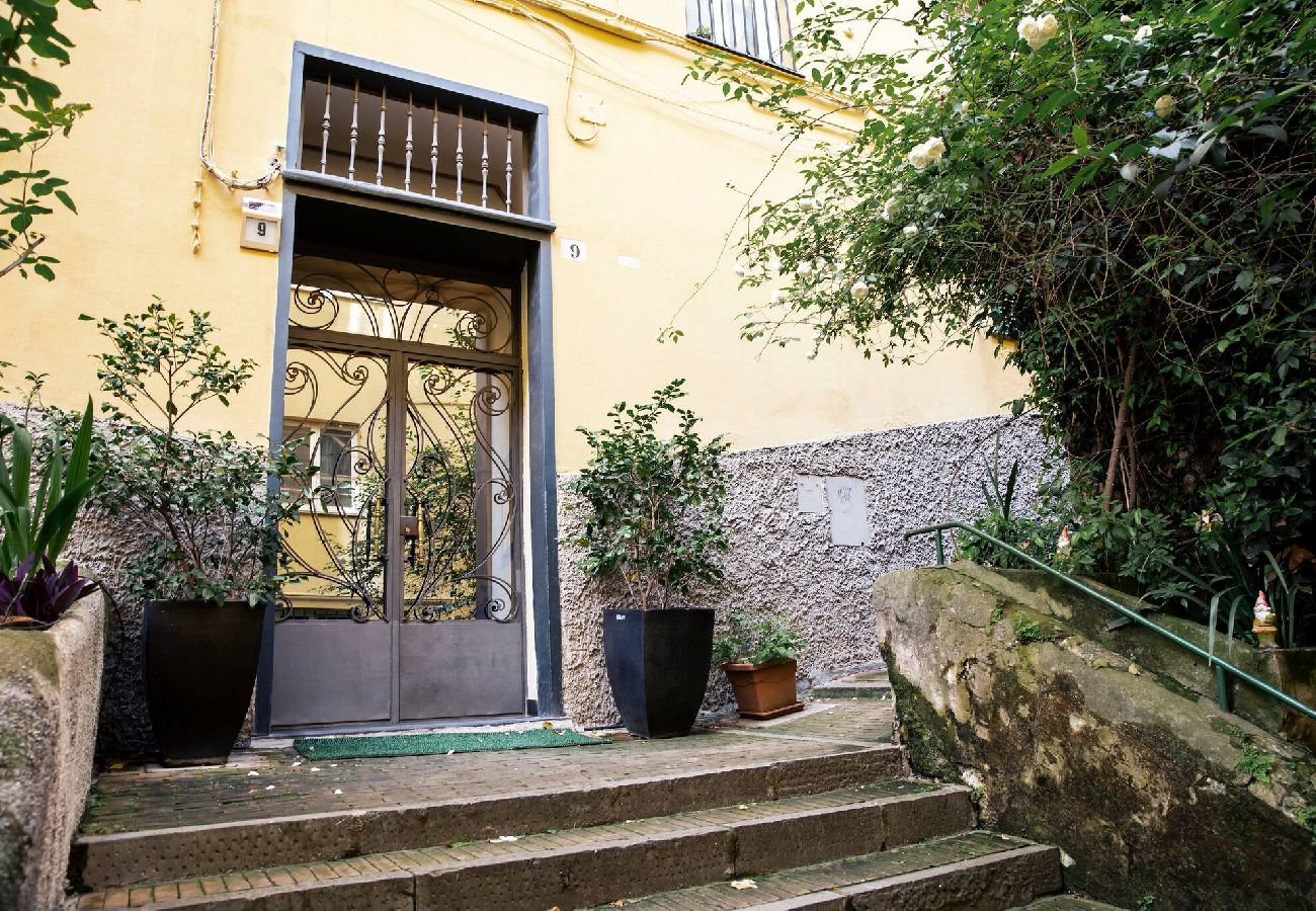 Apartment in Genoa - Casa del Borgo - Salita Famagosta 9