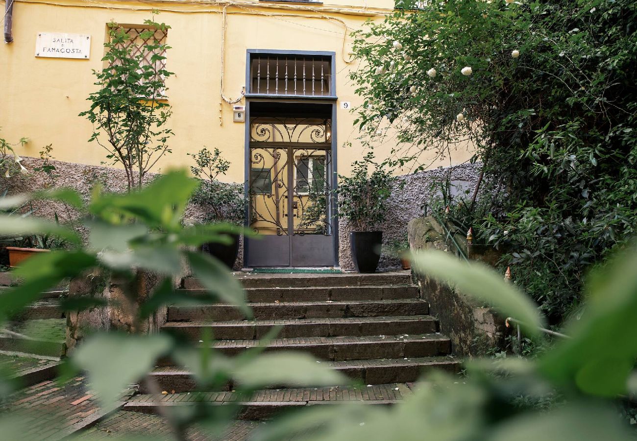 Apartment in Genoa - Casa del Borgo - Salita Famagosta 9