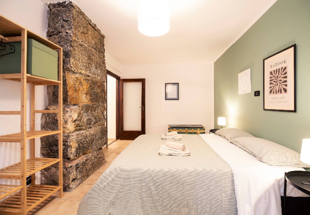 Apartment in Genoa - Casa del Borgo - Salita Famagosta 9