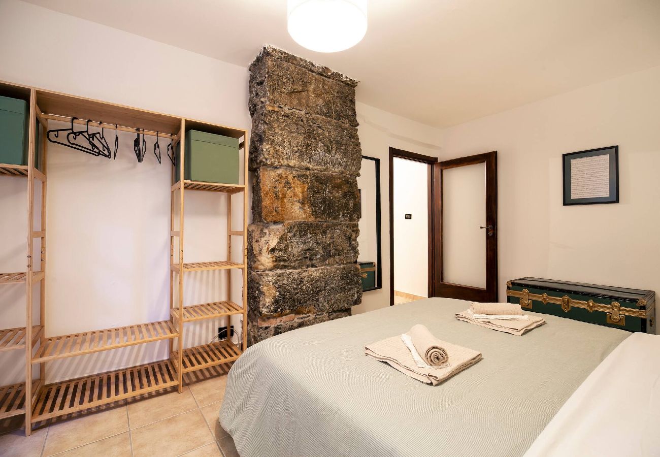 Apartment in Genoa - Casa del Borgo - Salita Famagosta 9