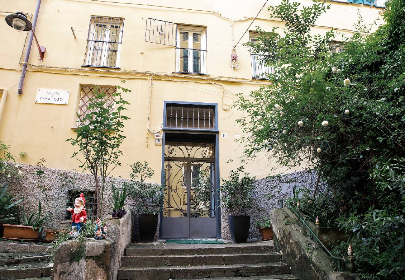 Apartment in Genoa - Casa del Borgo - Salita Famagosta 9