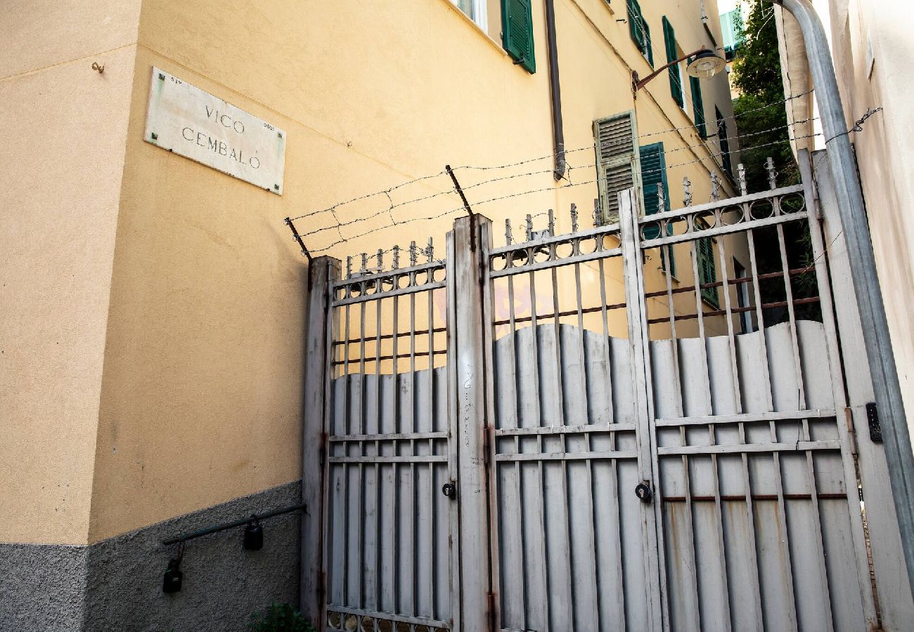 Apartment in Genoa - Casa del Borgo - Salita Famagosta 9
