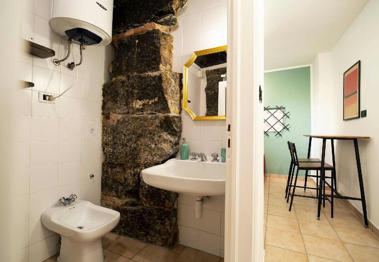 Apartment in Genoa - Casa del Borgo - Salita Famagosta 9