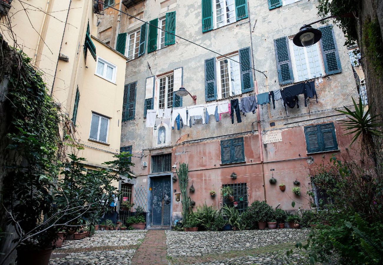 Apartment in Genoa - Casa del Borgo - Salita Famagosta 9