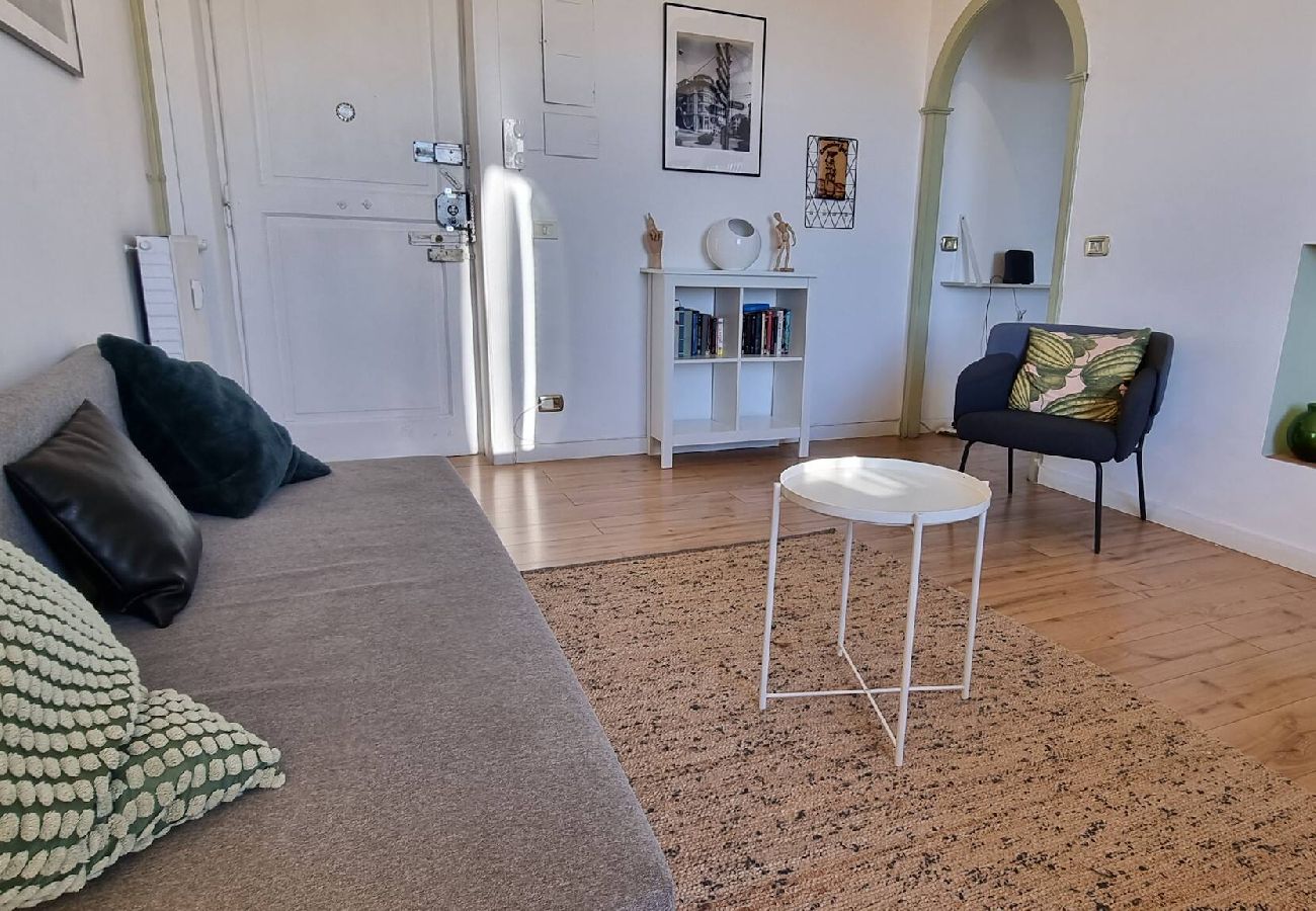 Apartment in Rome - Felix Domi - Via Conte Rosso 5