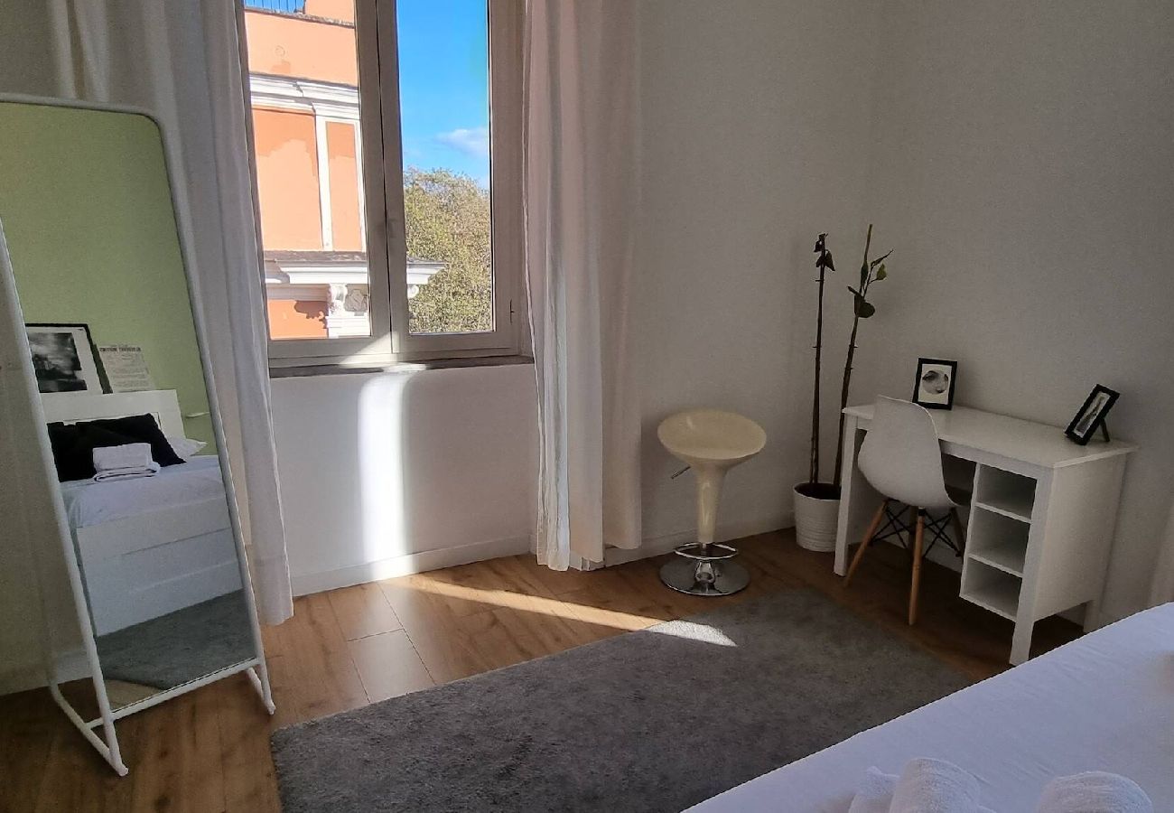 Apartment in Rome - Felix Domi - Via Conte Rosso 5