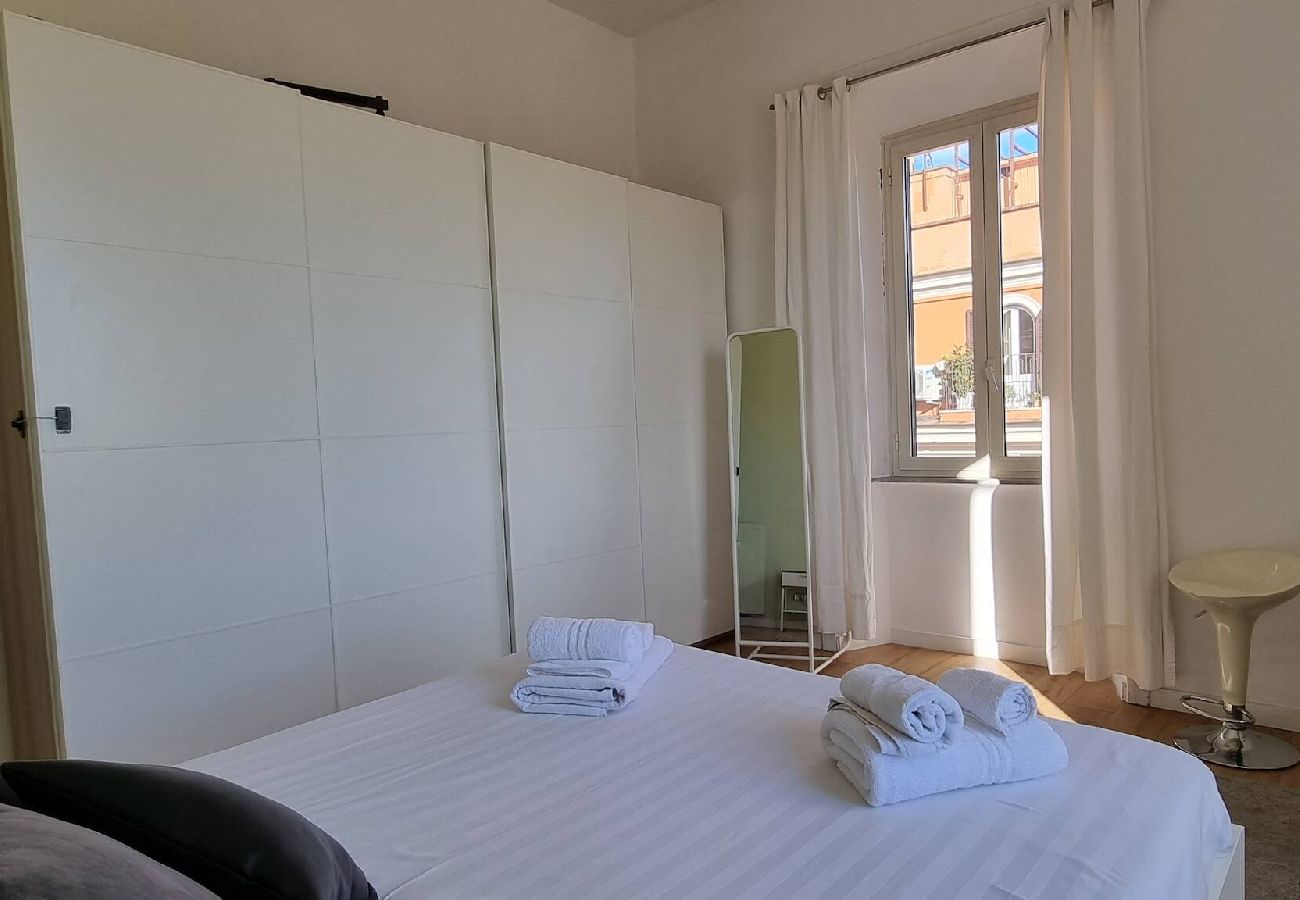Apartment in Rome - Felix Domi - Via Conte Rosso 5