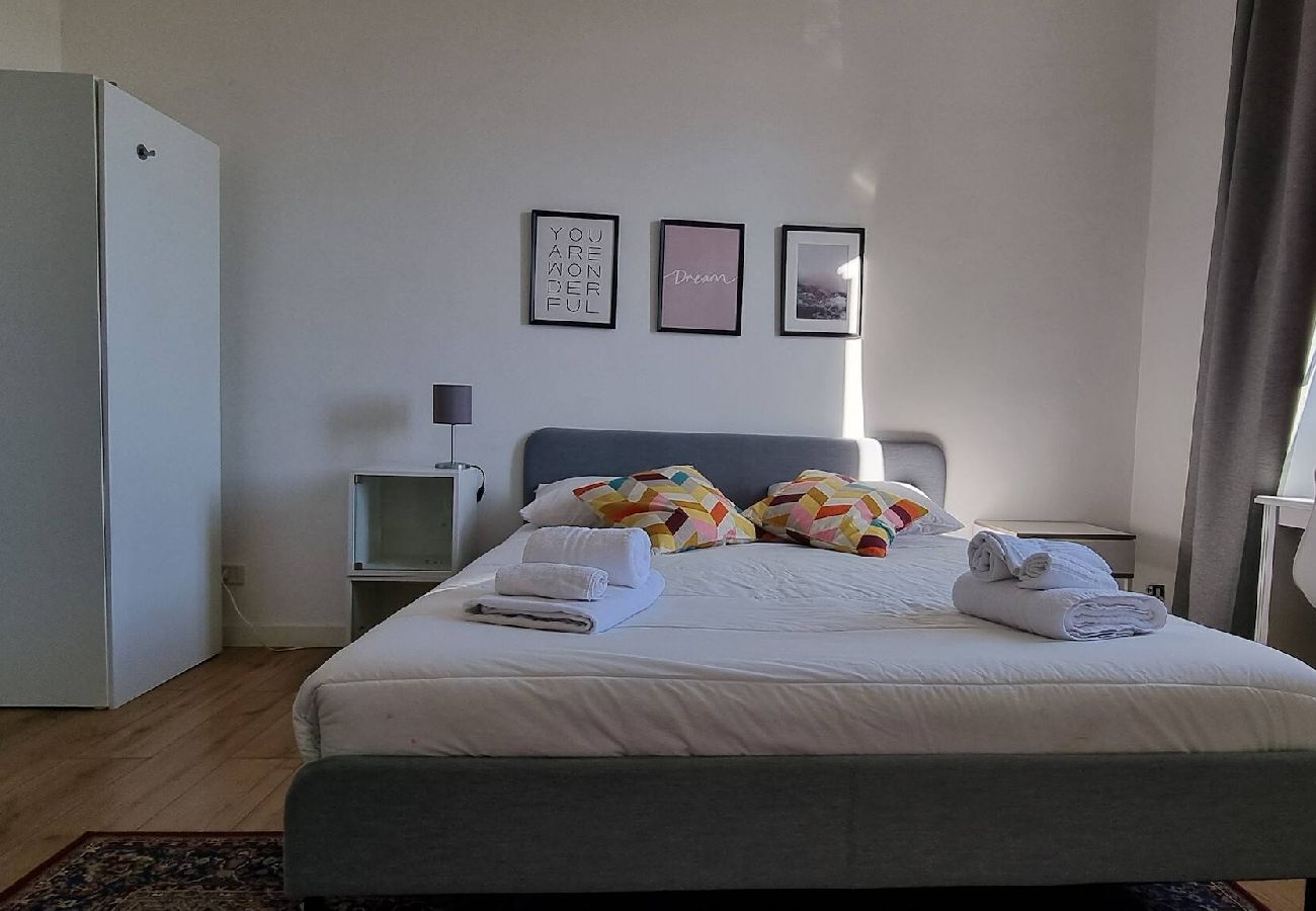 Apartment in Rome - Felix Domi - Via Conte Rosso 5
