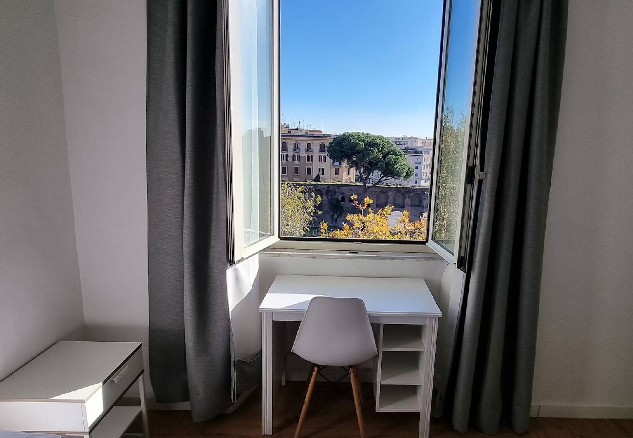 Apartment in Rome - Felix Domi - Via Conte Rosso 5