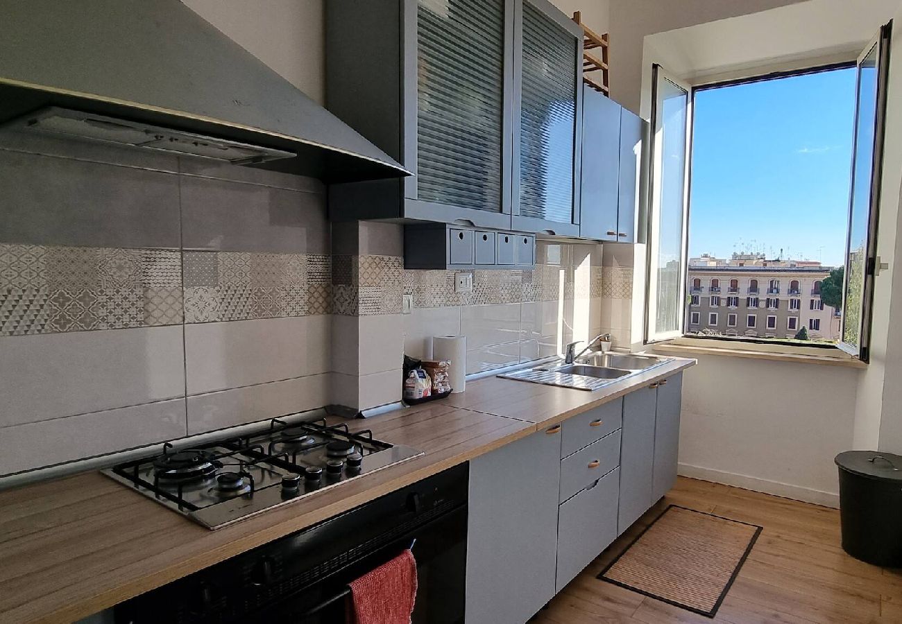 Apartment in Rome - Felix Domi - Via Conte Rosso 5