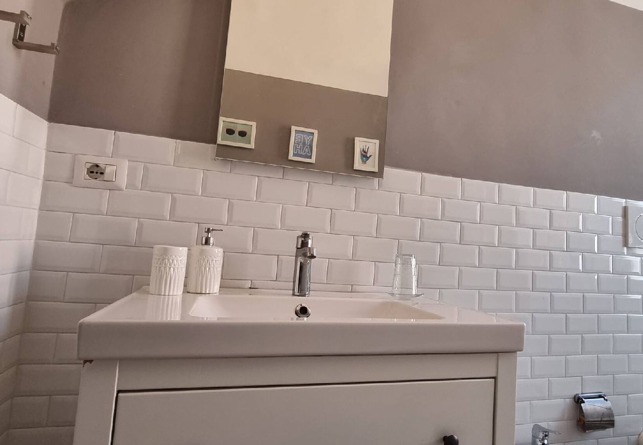 Apartment in Rome - Felix Domi - Via Conte Rosso 5