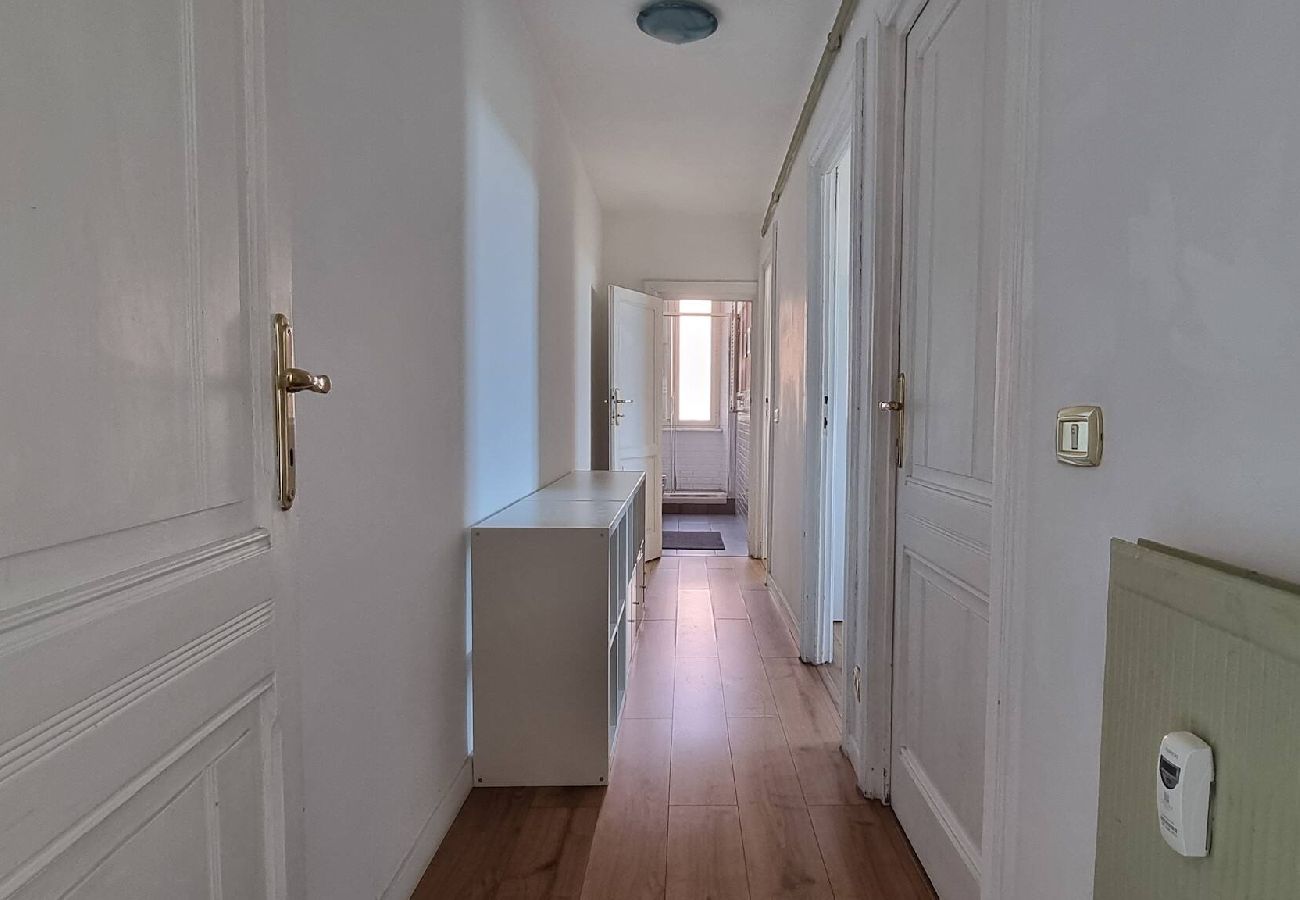 Apartment in Rome - Felix Domi - Via Conte Rosso 5