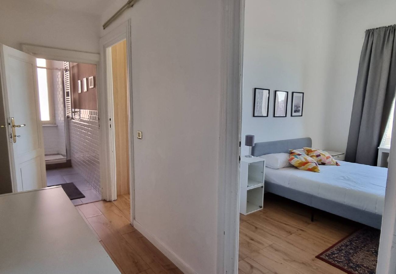 Apartment in Rome - Felix Domi - Via Conte Rosso 5