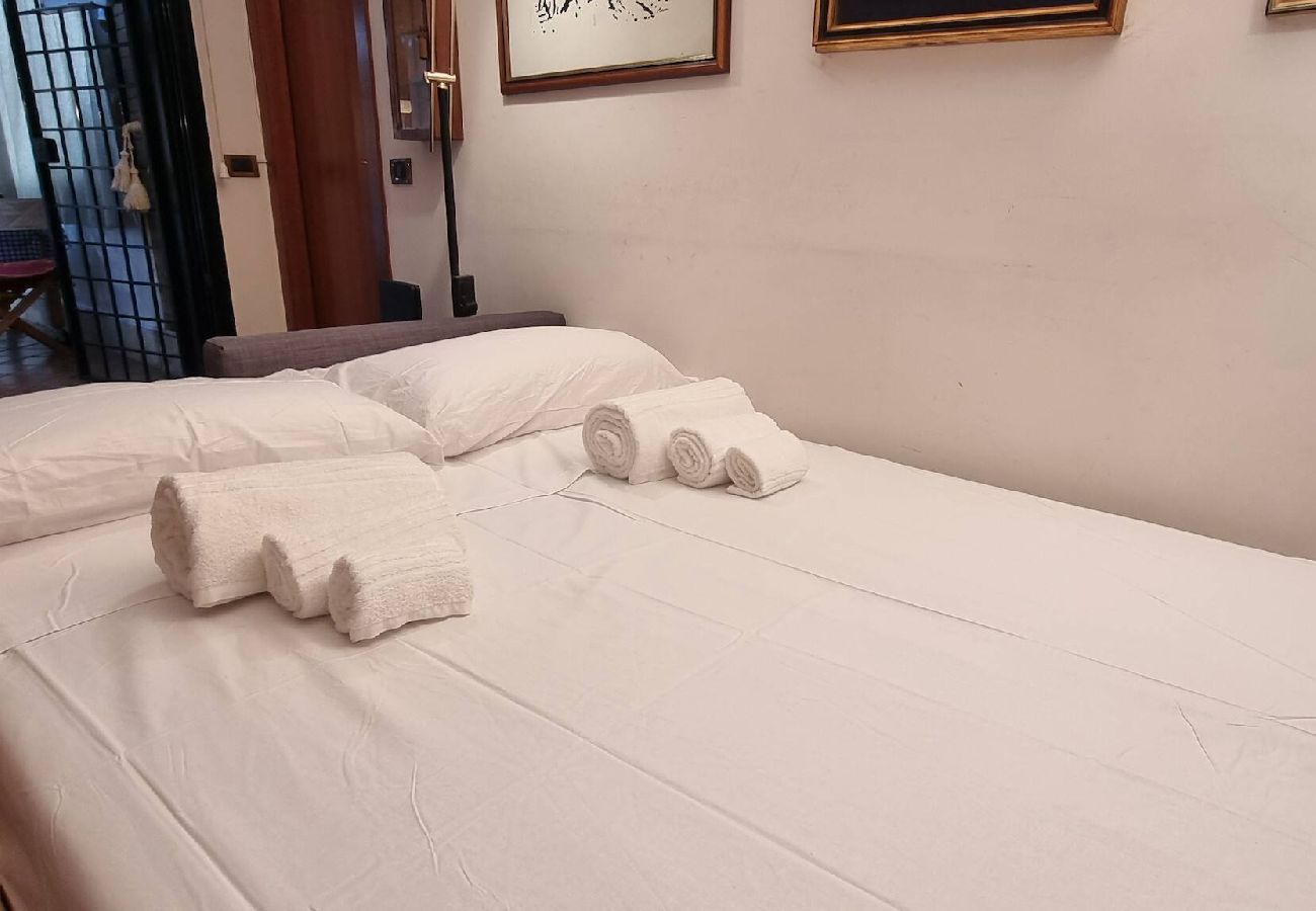 Apartment in Rome - Er Core Nostro - Via della Farnesina 157