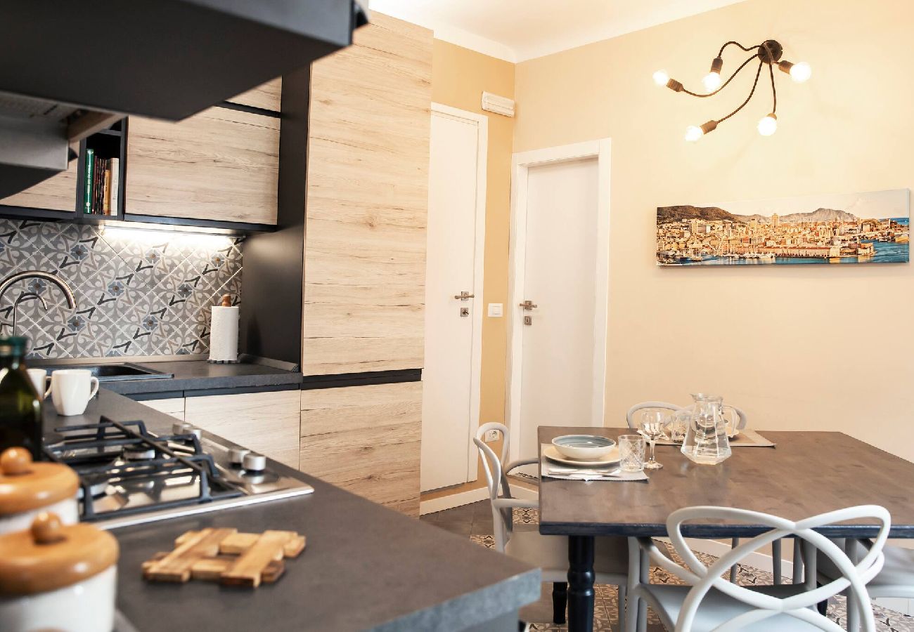 Apartment in Genoa - Patty´s home - Salita di Montebello 15