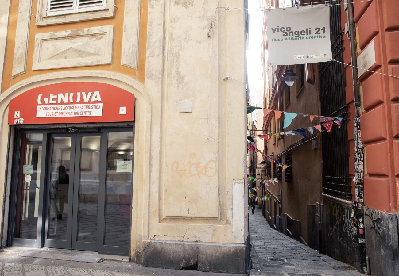 Apartment in Genoa - Brightly Window - Vico degli Angeli 13
