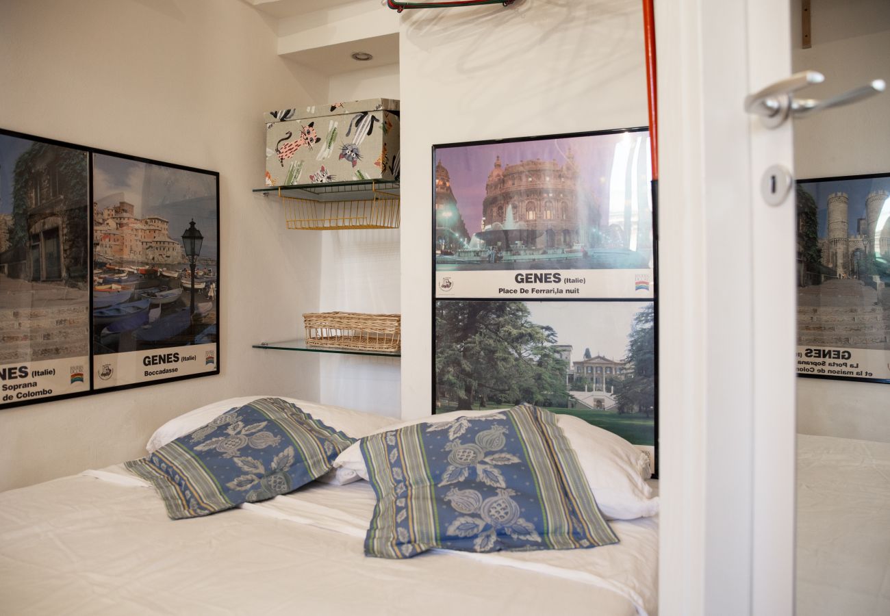 Apartment in Genoa - Brightly Window - Vico degli Angeli 13