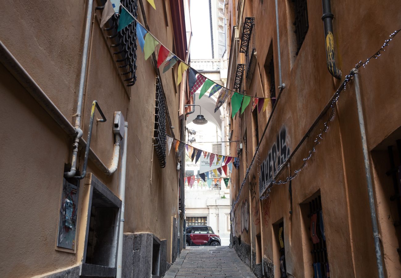 Apartment in Genoa - Brightly Window - Vico degli Angeli 13