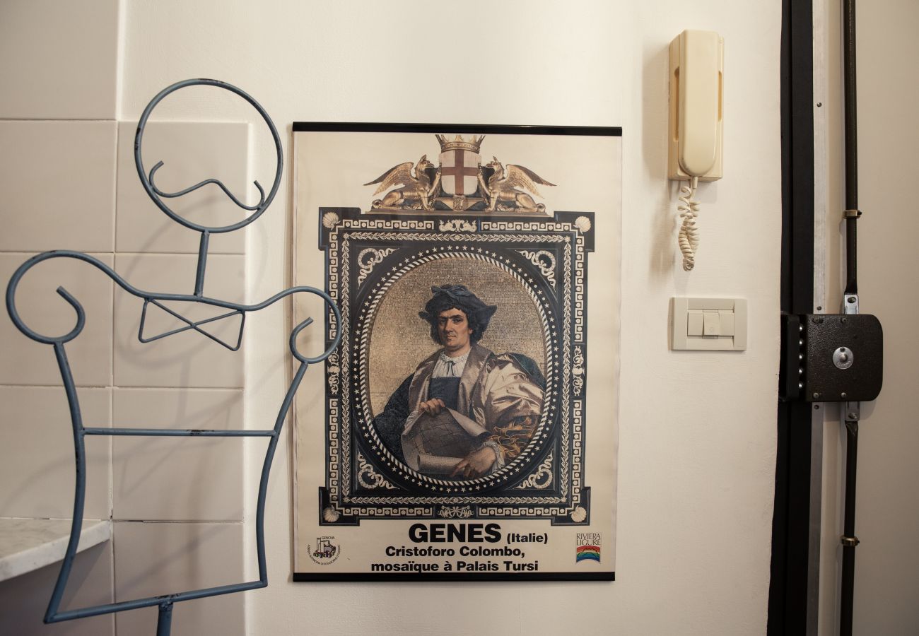 Apartment in Genoa - Brightly Window - Vico degli Angeli 13