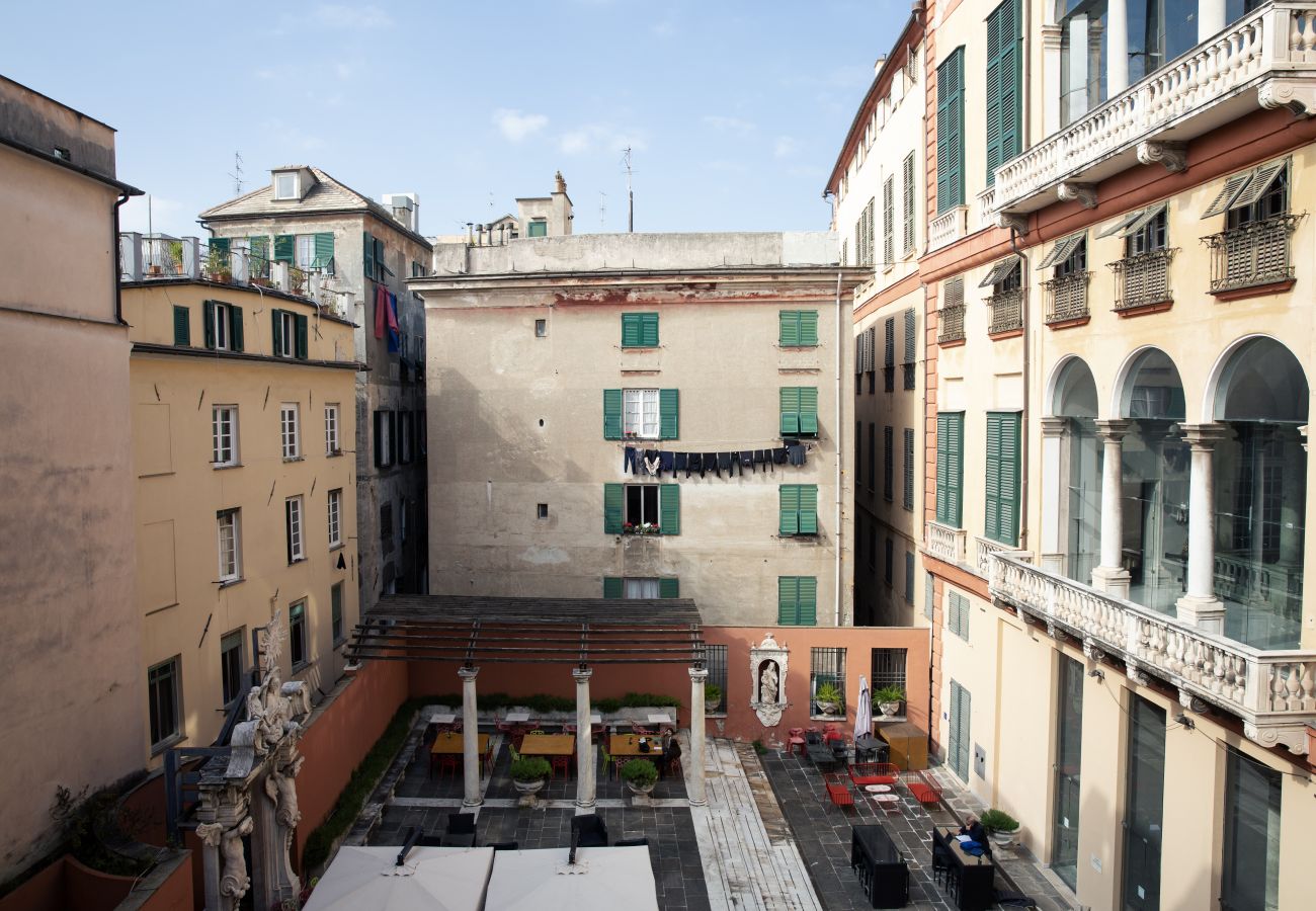 Apartment in Genoa - Brightly Window - Vico degli Angeli 13