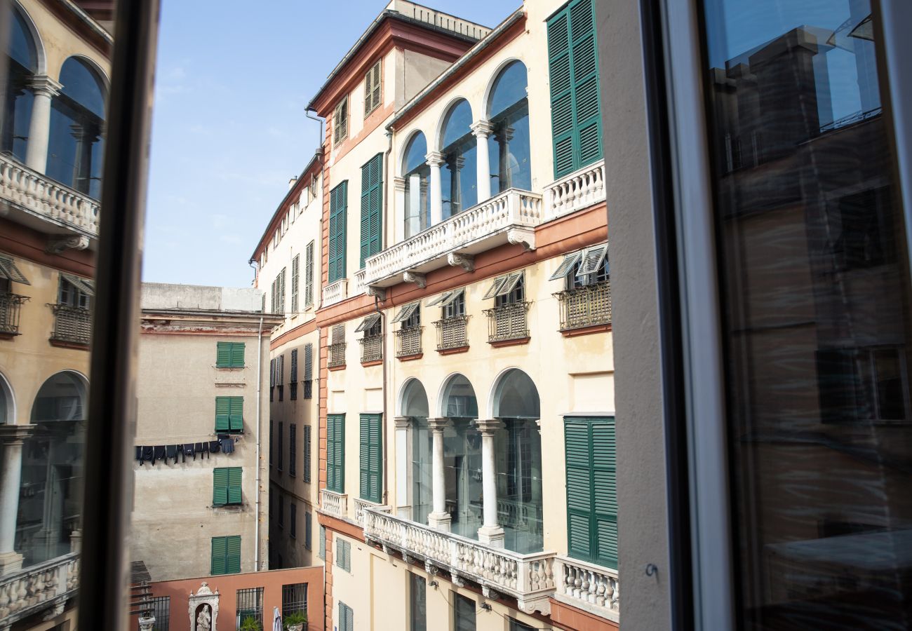 Apartment in Genoa - Brightly Window - Vico degli Angeli 13