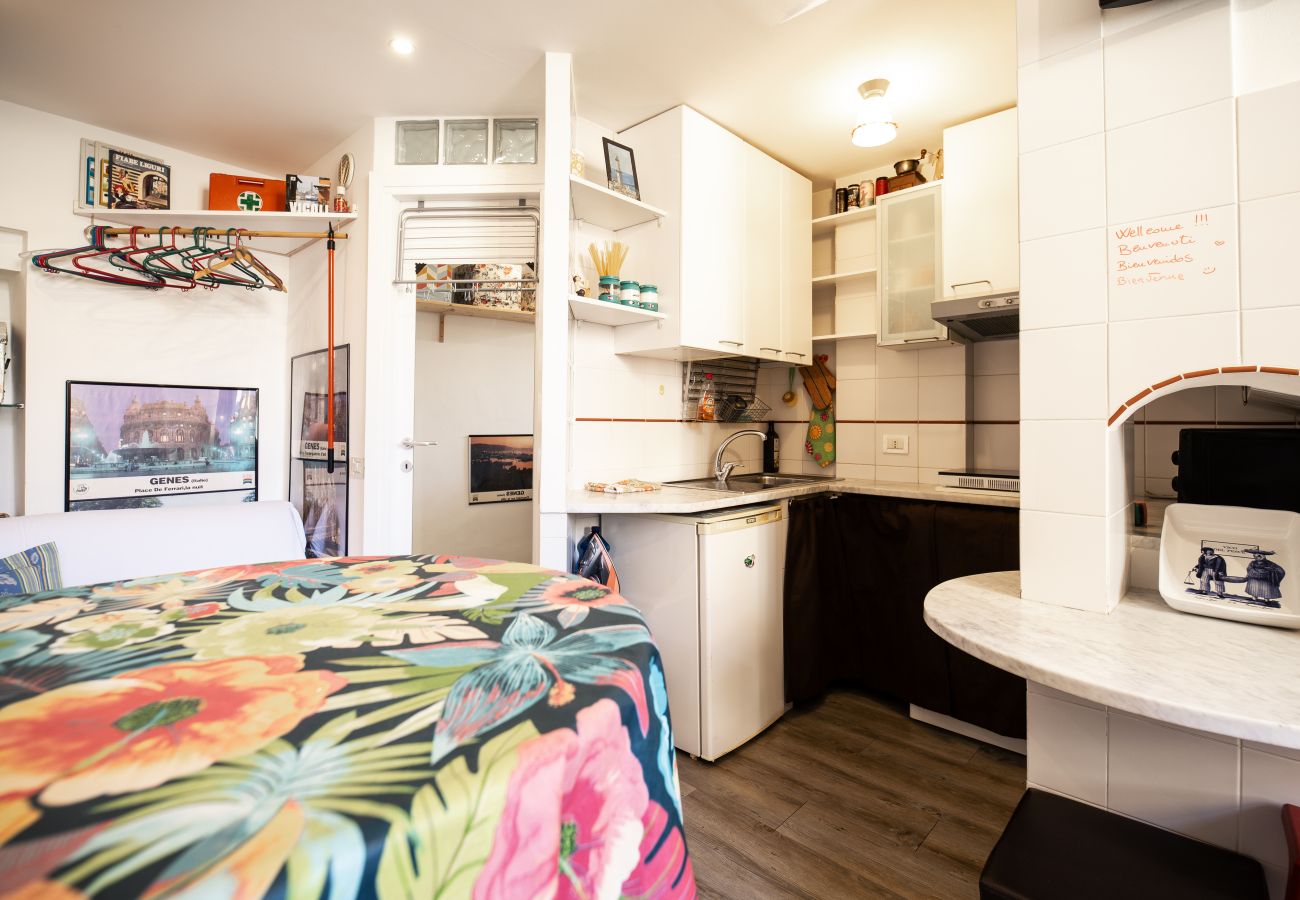 Apartment in Genoa - Brightly Window - Vico degli Angeli 13