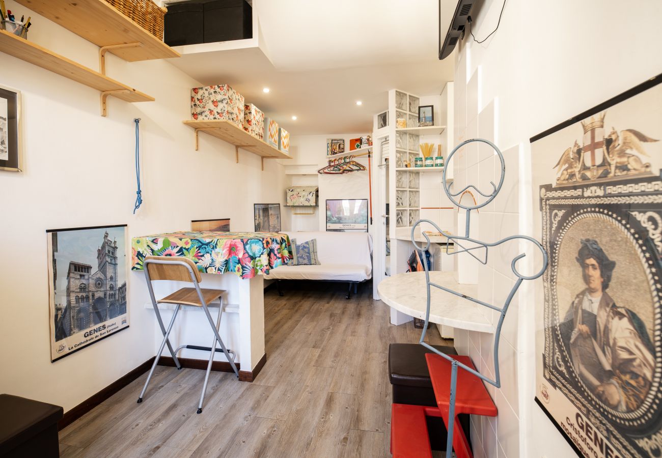 Apartment in Genoa - Brightly Window - Vico degli Angeli 13