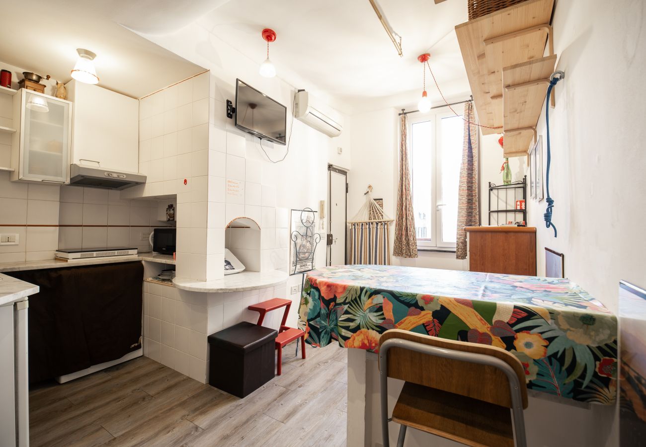 Apartment in Genoa - Brightly Window - Vico degli Angeli 13
