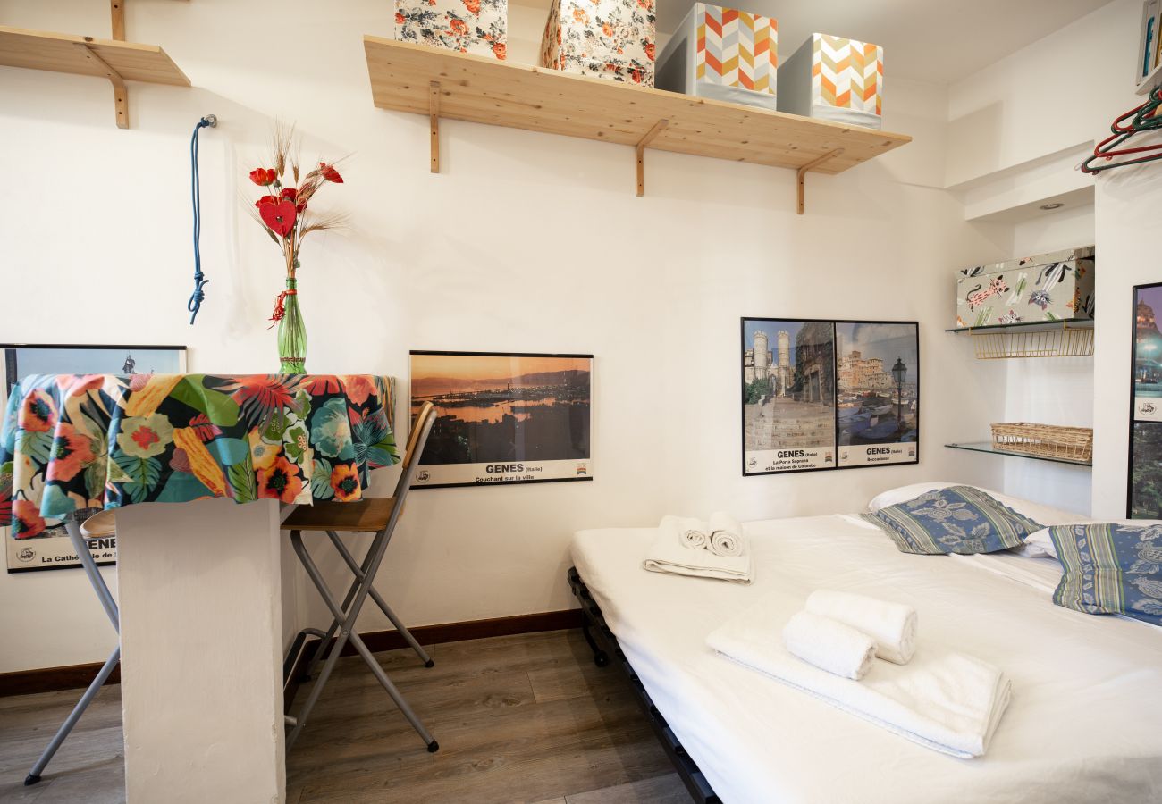Apartment in Genoa - Brightly Window - Vico degli Angeli 13