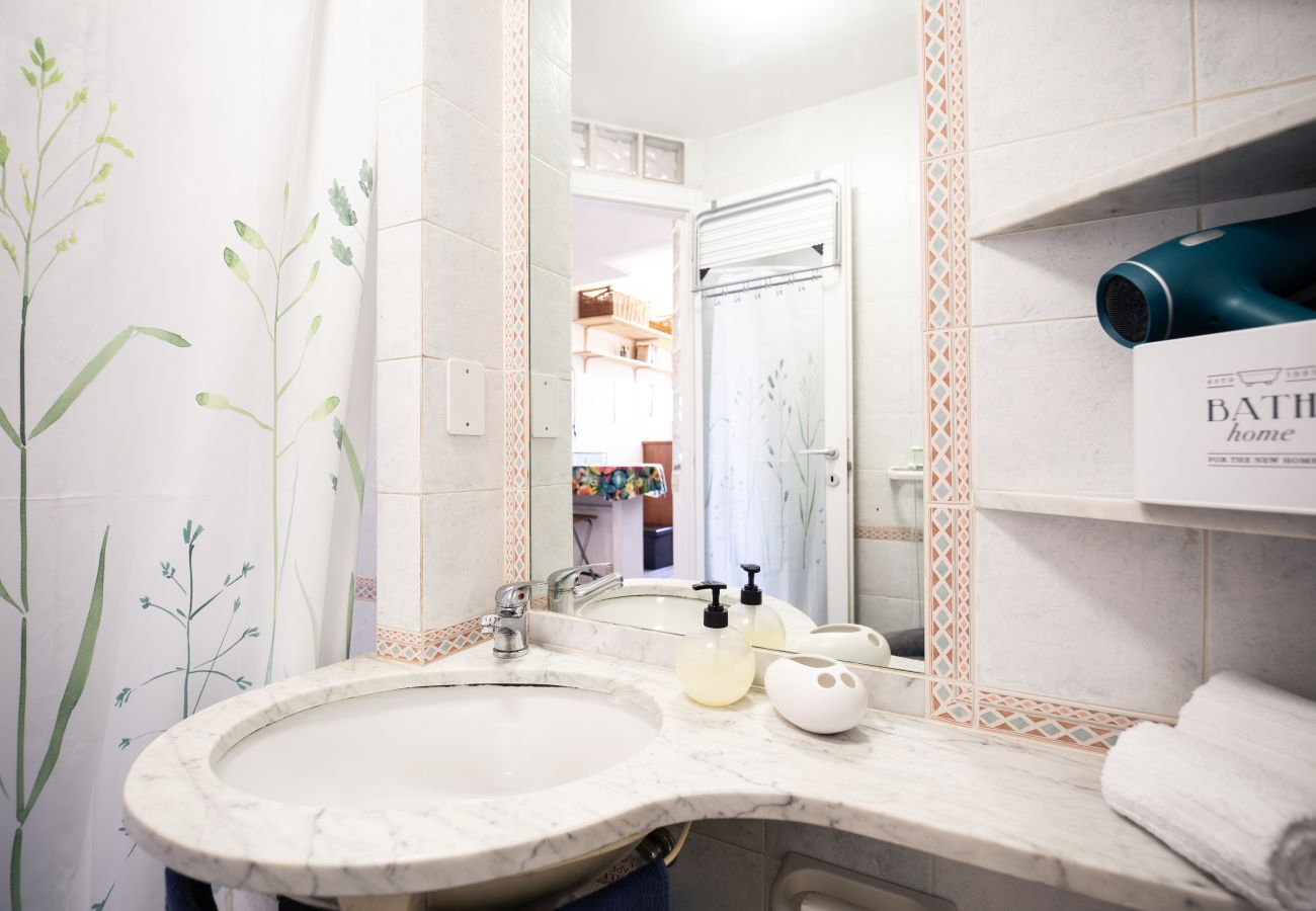 Apartment in Genoa - Brightly Window - Vico degli Angeli 13