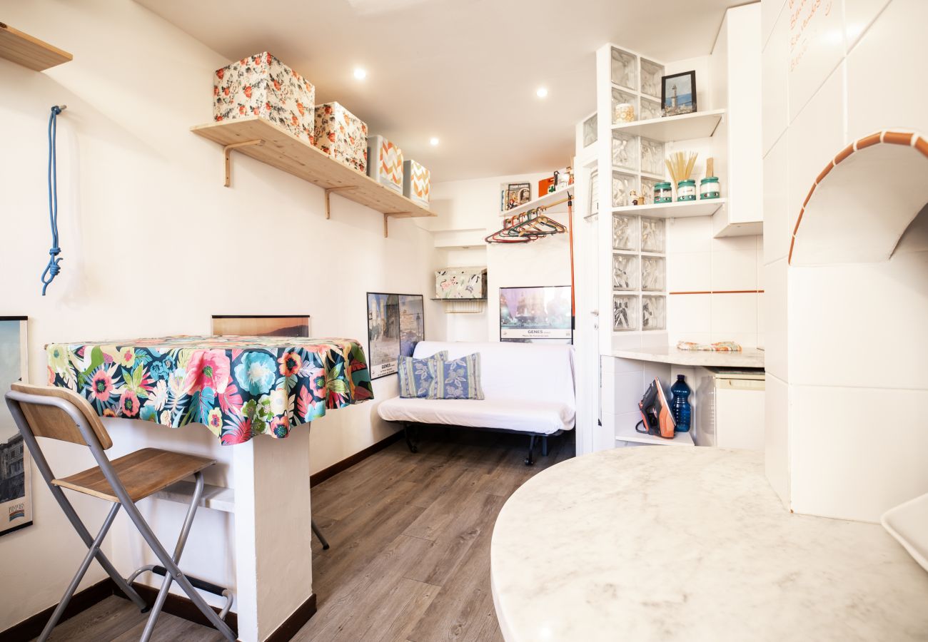 Apartment in Genoa - Brightly Window - Vico degli Angeli 13