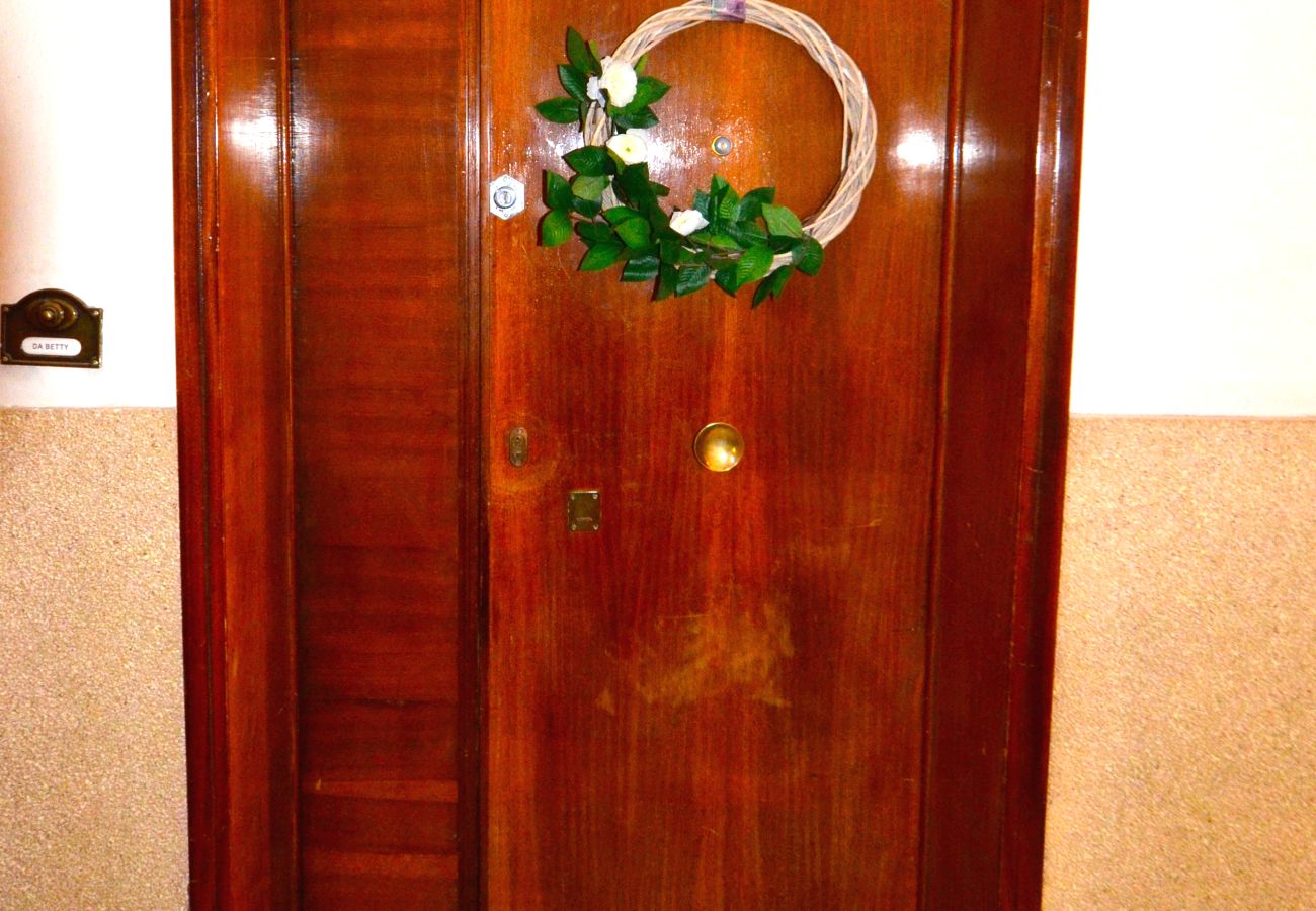 Apartment in Bologna - Da Betty - Via Gherardo Ghirardini 5
